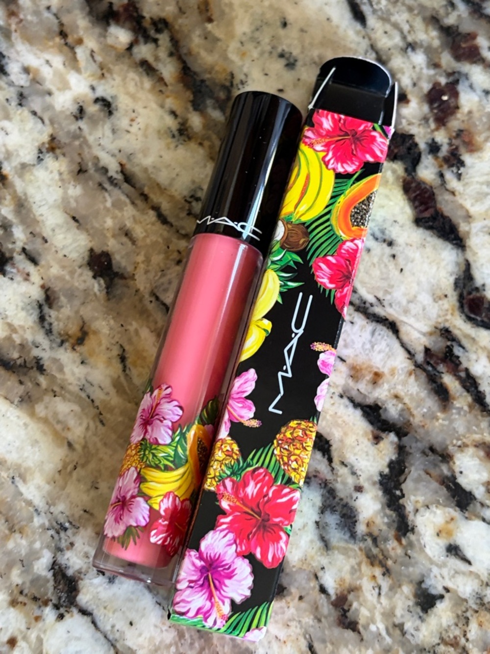 ⚡️🖤MAC Cosmetics Cremesheen LipGlass Cha-Cha-Cha - Picture 3 of 10